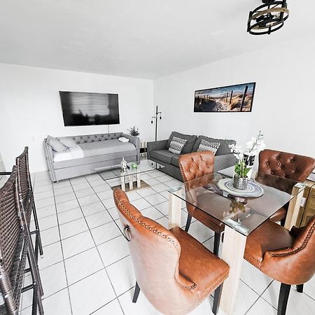 Bayfront Apartment Breathtaking Views- One Bedroom W Balcony- Living Room -Free Parking マイアミビーチ エクステリア 写真