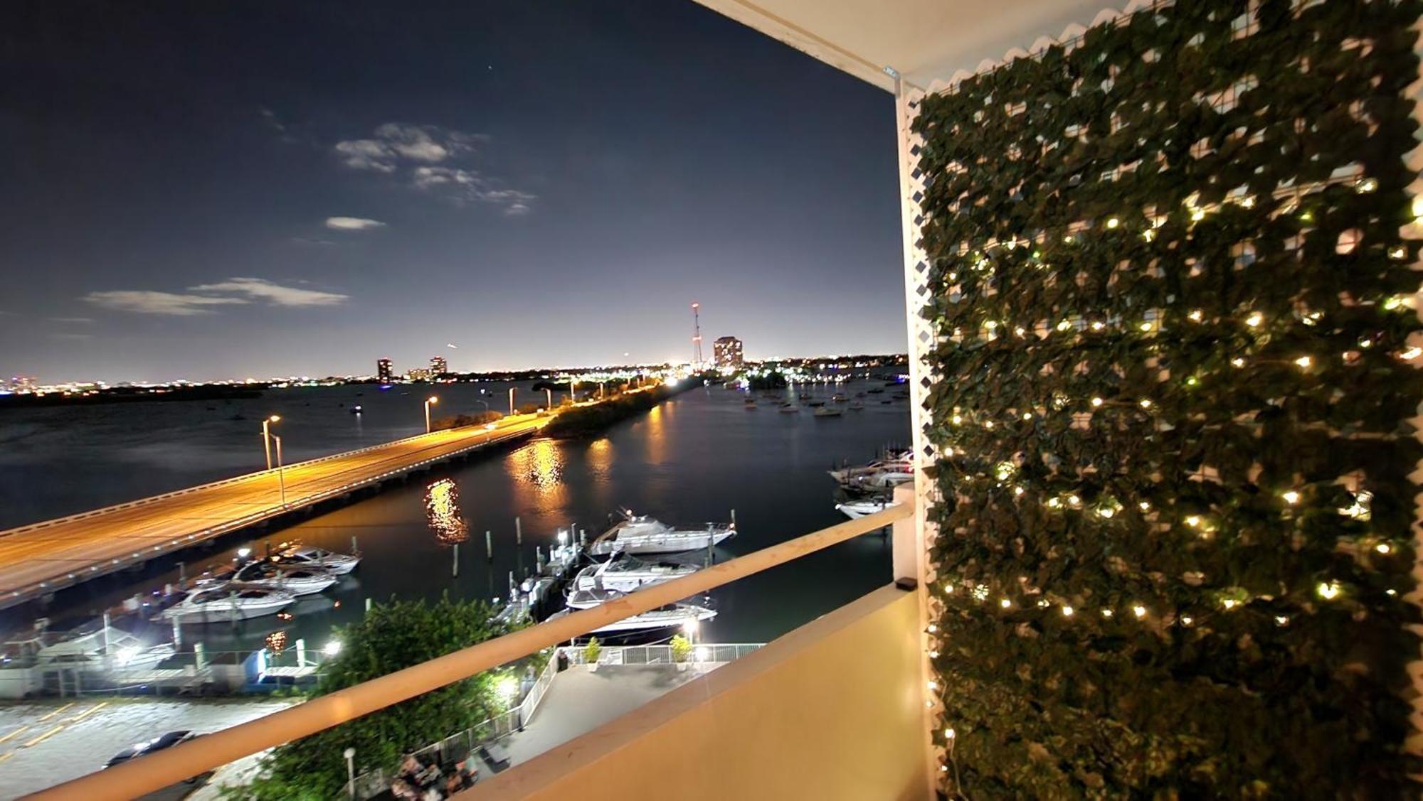 Bayfront Apartment Breathtaking Views- One Bedroom W Balcony- Living Room -Free Parking マイアミビーチ エクステリア 写真